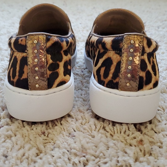 Leopard Print Slip On Shoes - Picture 3 of 4